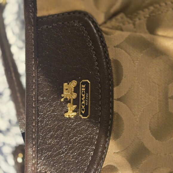 Coach wristlet - Picture 2 of 11